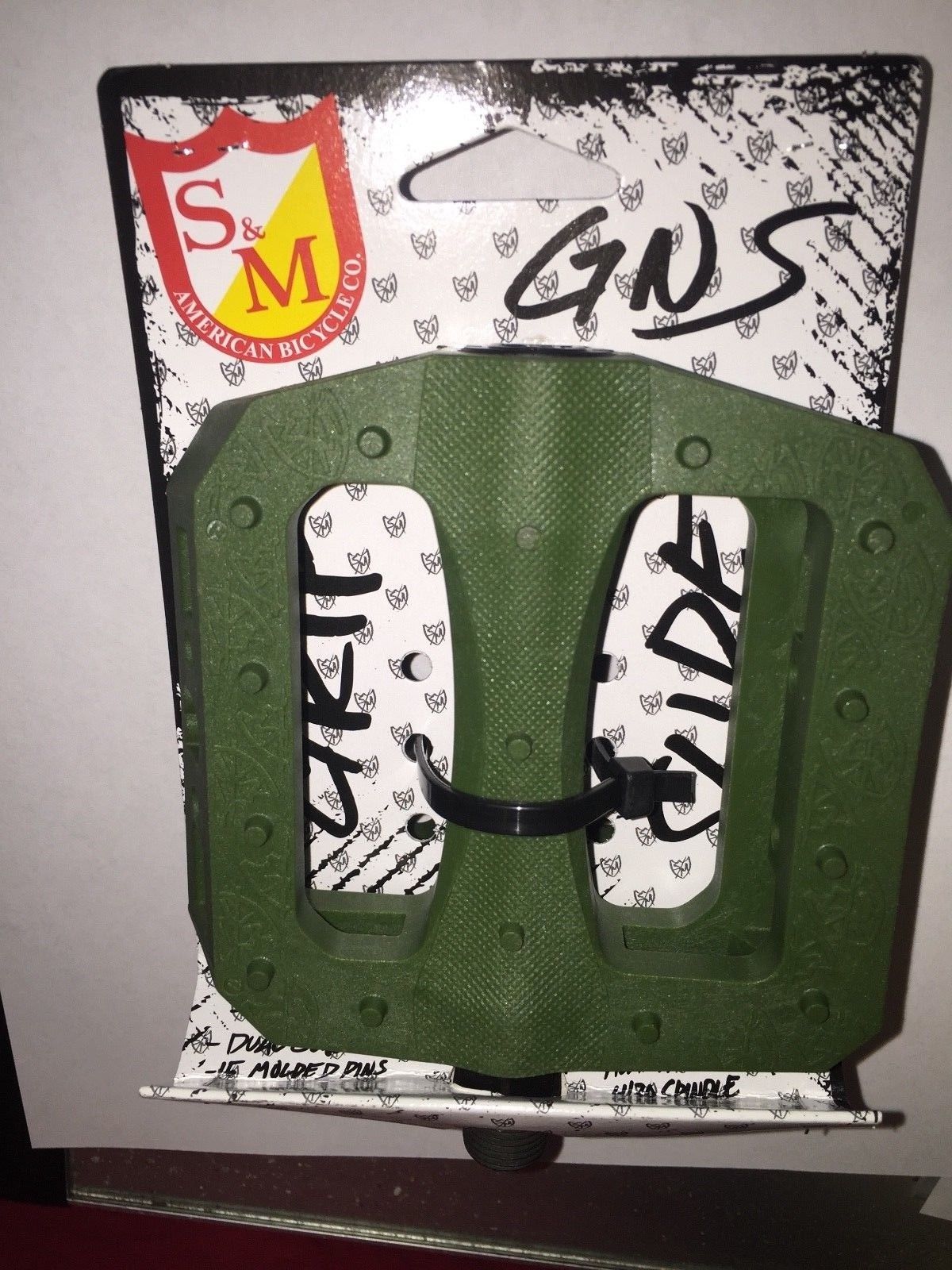 S&M BIKES GRIP AND SLIDE PLASTIC GREEN PEDALS G&S