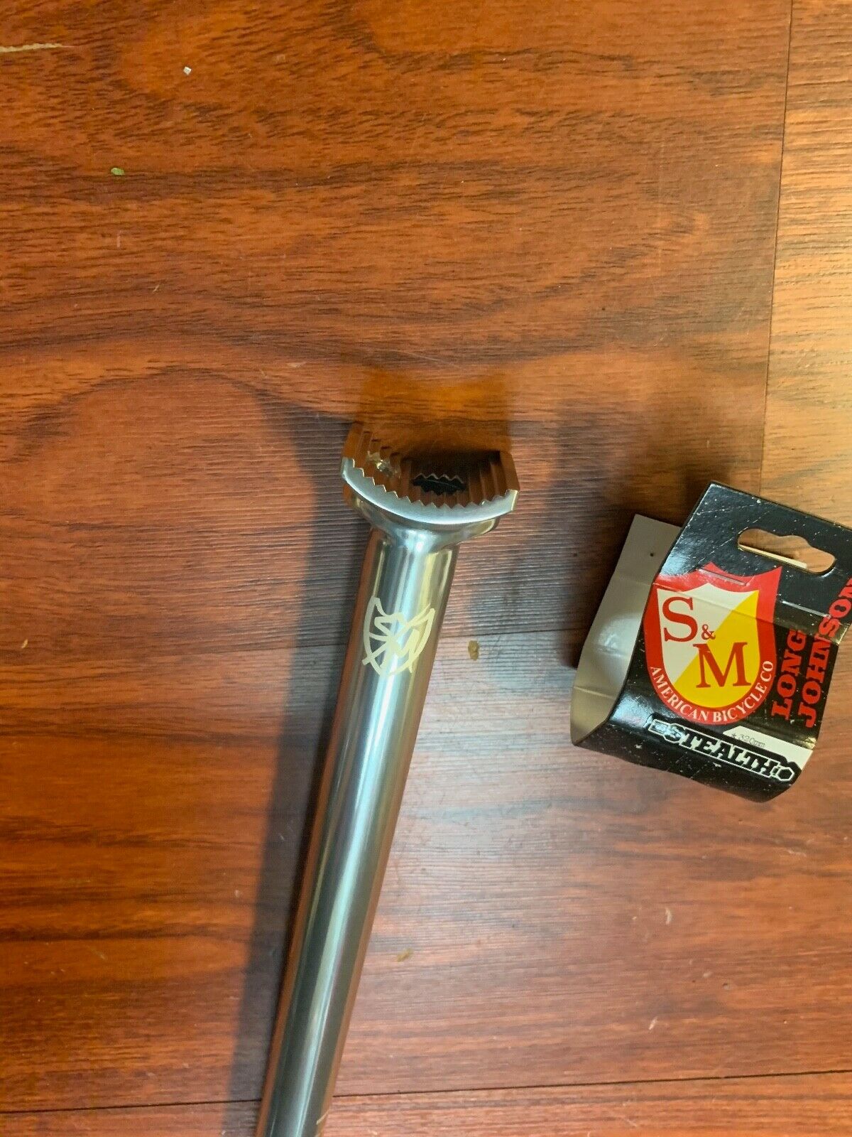 S&M LONG JOHNSON STEALTH SEAT POST POLISHED SILVER 320 MM SEATPOST PIVOTAL TALL