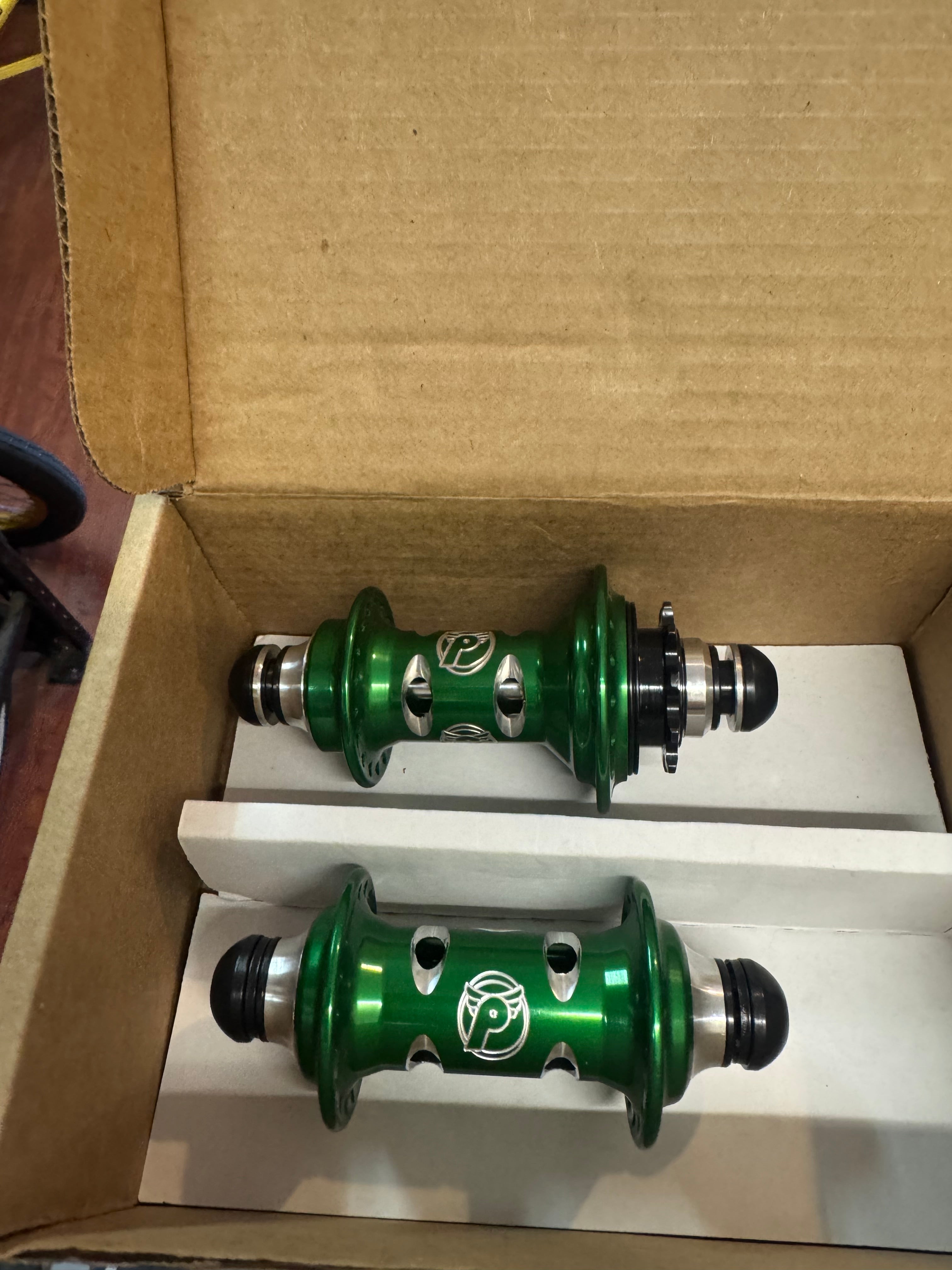 PROFILE RACING CATS EYES GREEN HUBSET  LHD