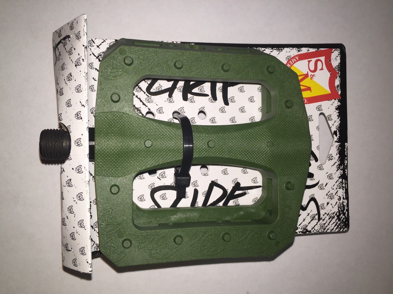 S&M BIKES GRIP AND SLIDE PLASTIC GREEN PEDALS G&S